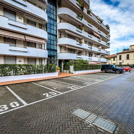 Yd Quiet Leopolda With Parking 公寓 佛罗伦萨