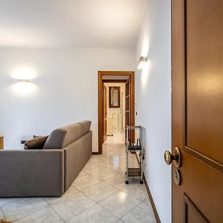 Yd Quiet Leopolda With Parking Florens